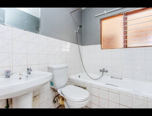 2 BEDROOM APARTMENT TO LET IN WELTEVREDEN PARK